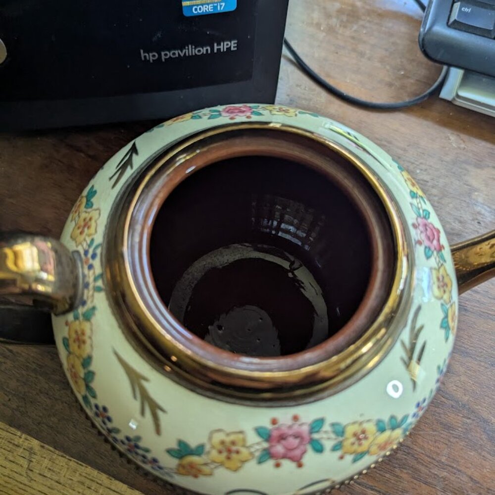 Gibsons Round Tea Pot - Picture 2 of 4